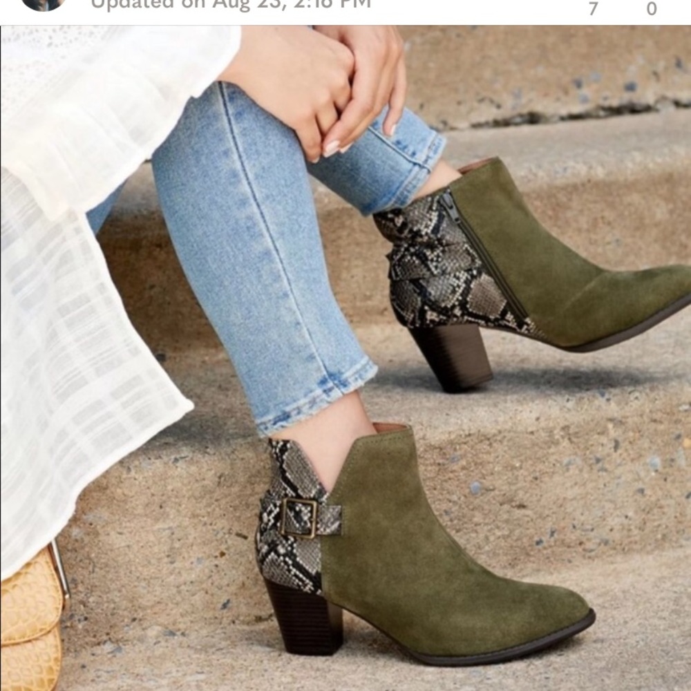 NWOT! Vionic Naomi Suede and Faux Snake Skin Ankle Boots! Size 8.5
